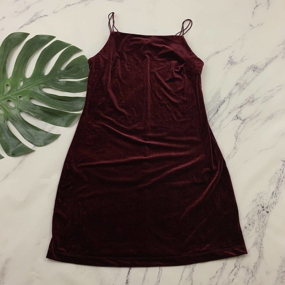 BCBGMaxAzria Dresses & Skirts - BCBG Vintage Velvet Mini Dress Size M Burgundy Red Slip Shift Stretch 90s y2k
